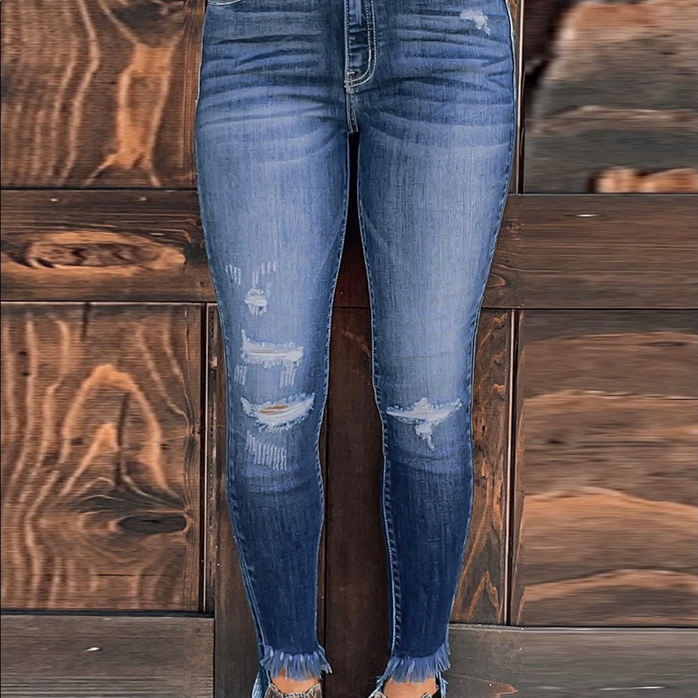Distressed skinny jeans